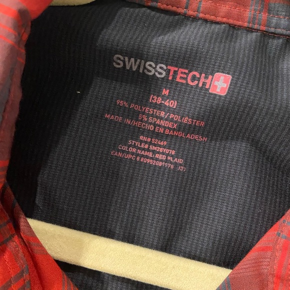 Swiss Tech Mens Size M Roll Tab Sleeve Red Gray Plaid Stretch Button Down Shirt - Picture 9 of 12